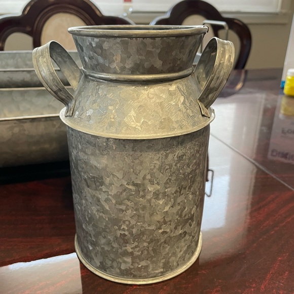 New galvinized platers and milk can - Picture 2 of 3